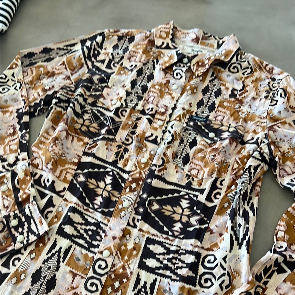 Stylish Geometric Button-Down Shirt - Picture 5 of 7